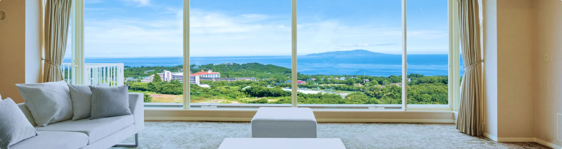 客室から見える海と高原